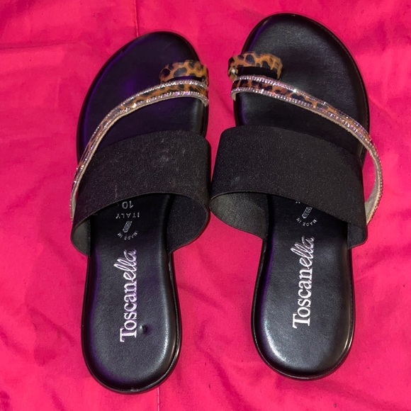 Cheetah print sandals with ribstones and a slight heel on maybe an inch - Picture 1 of 3